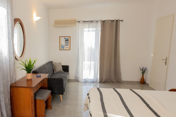 Room 35 of 210