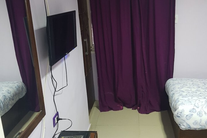 Room 9 of 38