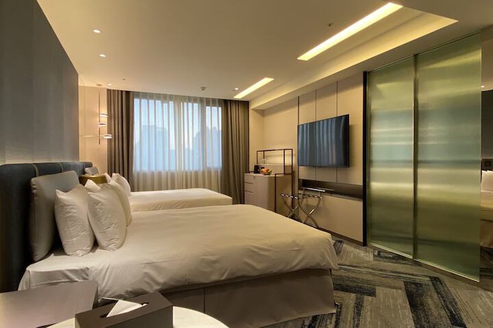 Room 9 of 76