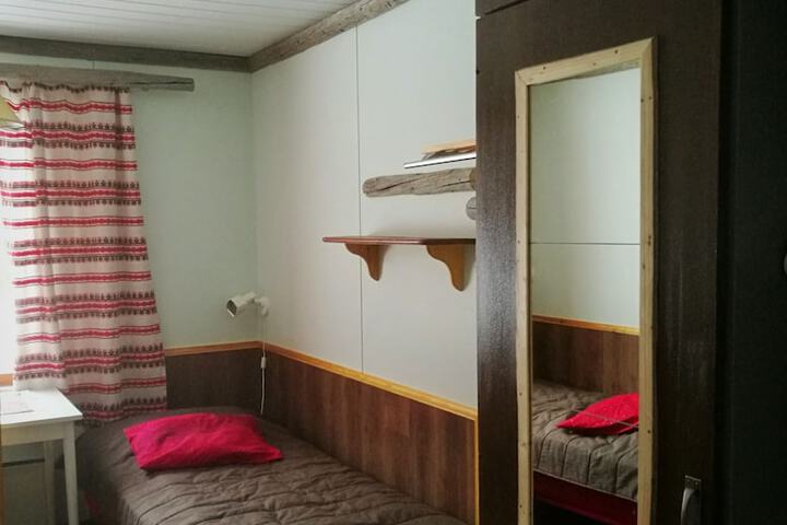 Room 2 of 38