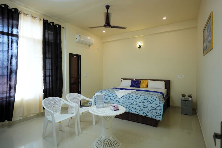 Room 8 of 35