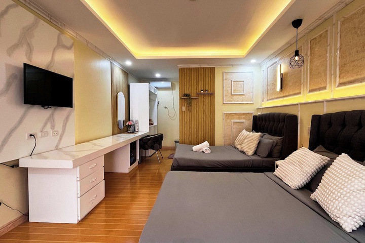 Room 4 of 182