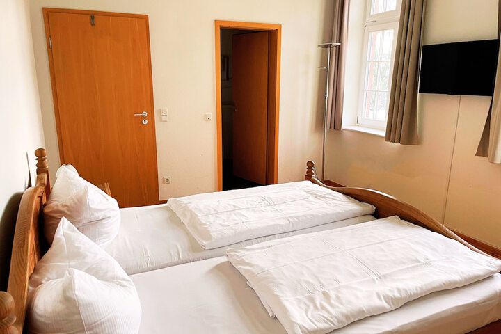 Room 4 of 7