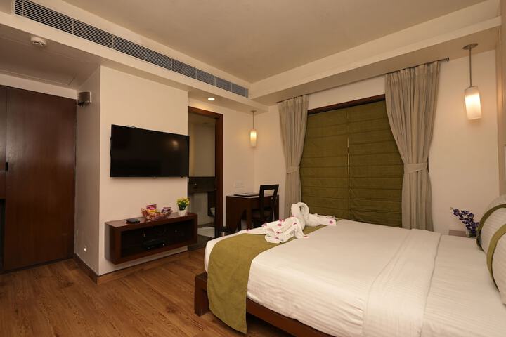 Room 15 of 48