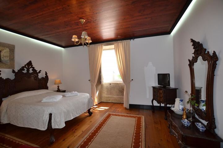 Room 2 of 74