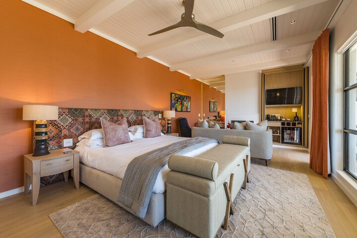 Room 4 of 75
