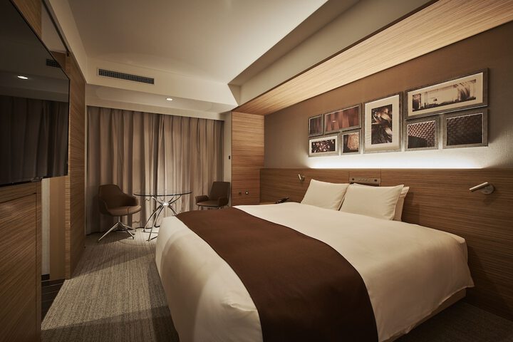 Room 12 of 143