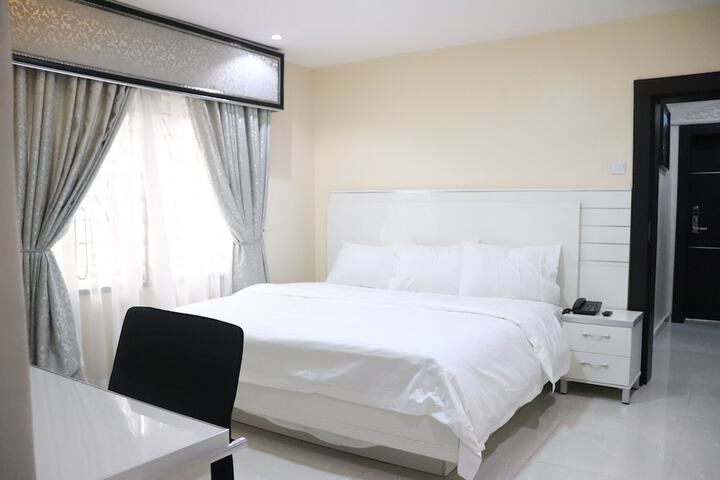 Room 10 of 31