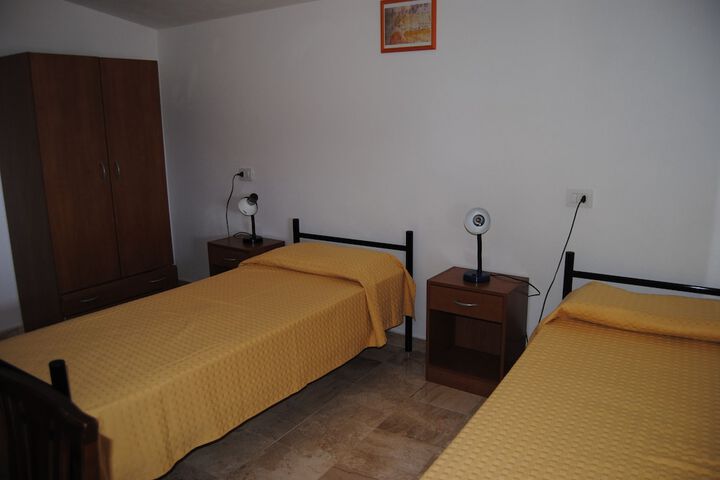 Room 6 of 17