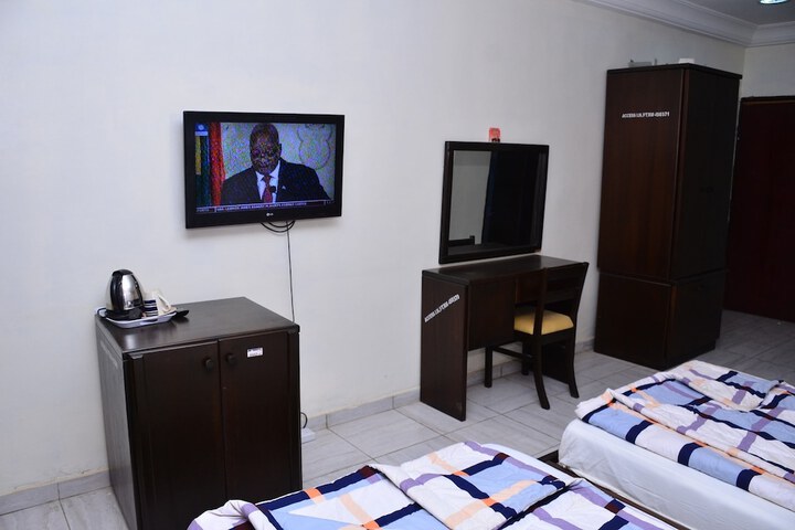 Room 6 of 30