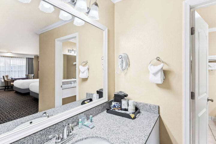Room 18 of 34