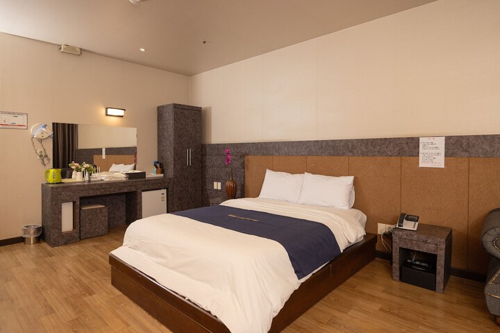 Room 8 of 23