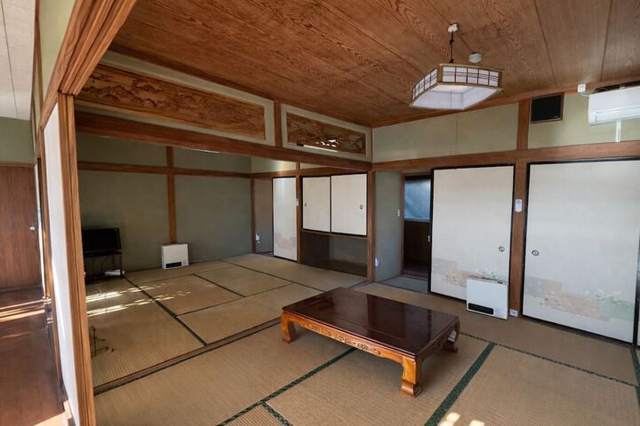 Room 5 of 15