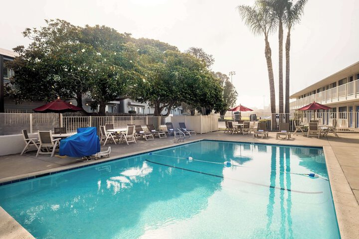 Hotel Pool