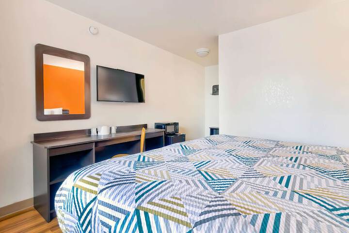 Room 10 of 24