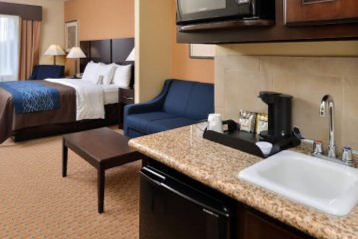 Suite 30 of 40