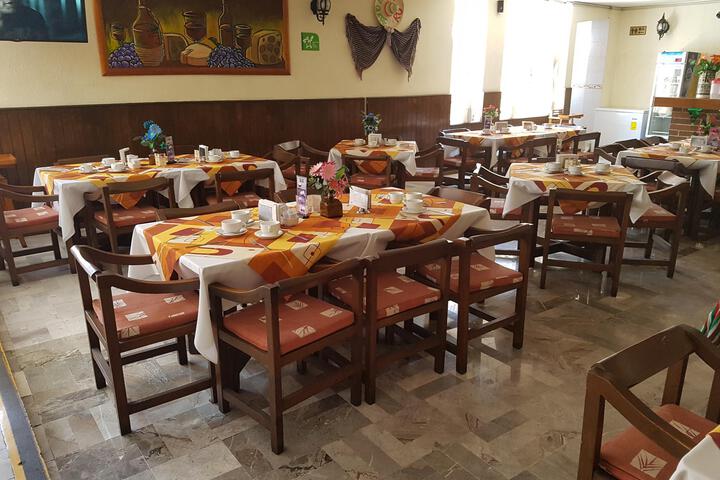 Dining 2 of 28