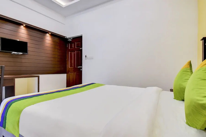 Room 5 of 14