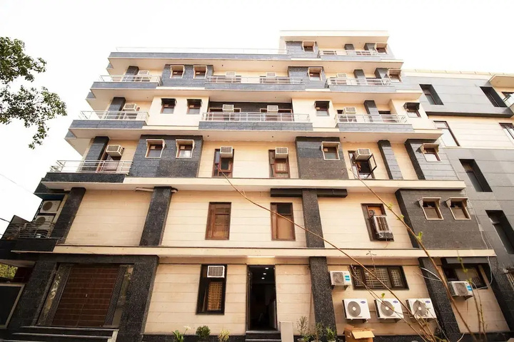 OYO 42732 Qlark Palace