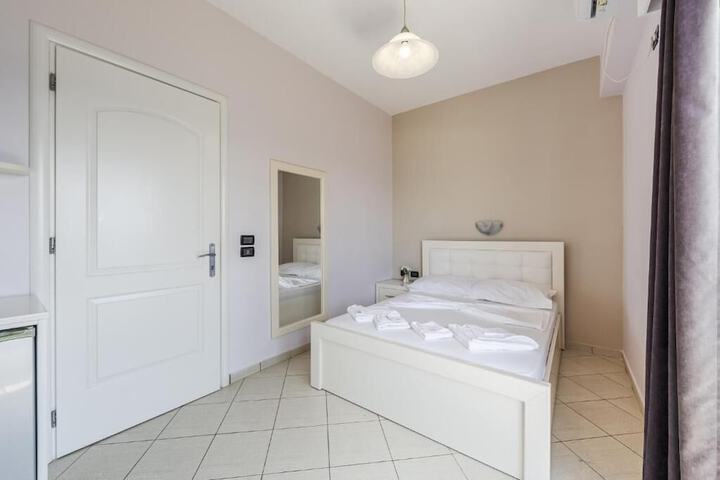 Room 6 of 95