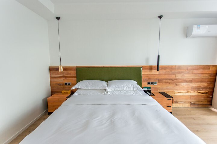 Room 8 of 68