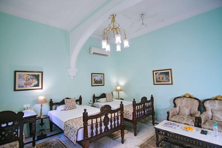 Room 9 of 70
