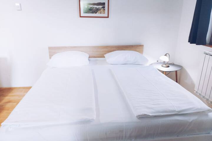 Room 12 of 188