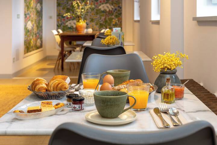 Breakfast/Coffee Service 27 of 37