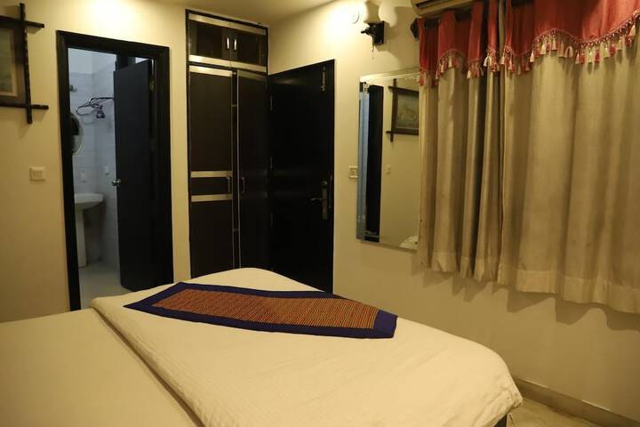 Room 6 of 35