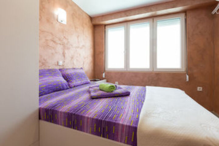 Room 5 of 28