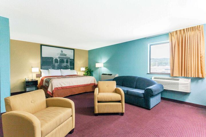 1 King Bed (2 of 9)