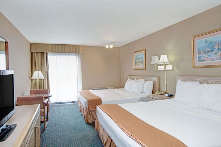 Standard Room, King or Two Doubles (1 of 7)