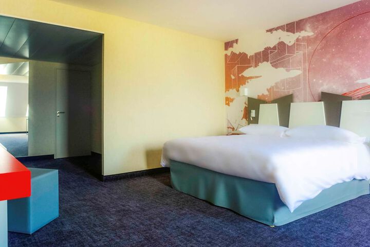 Room 46 of 143