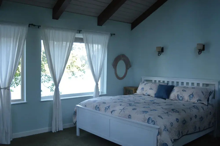 Room 2 of 16