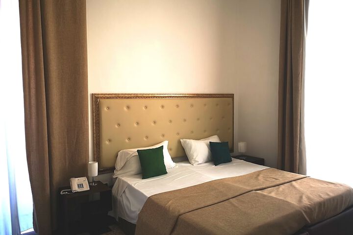 Room 16 of 40