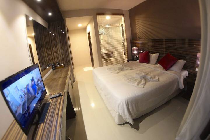 Room 4 of 40