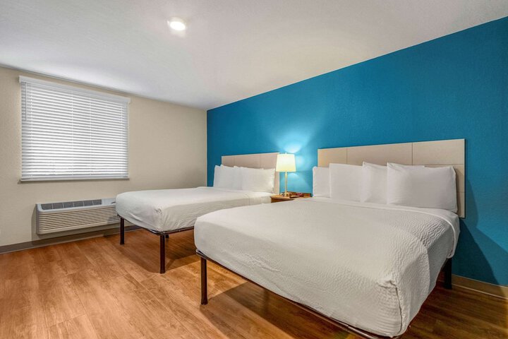 1 Queen Bed (1 of 17)