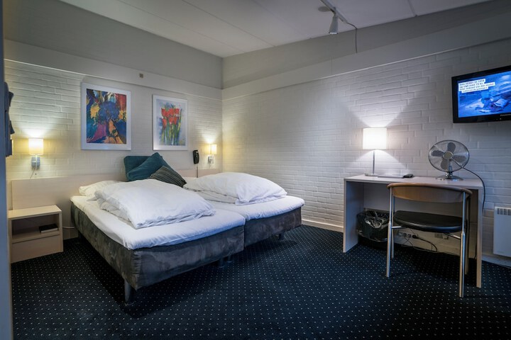 Room 12 of 43