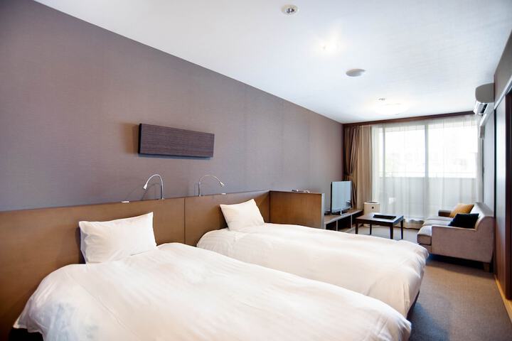 Room 3 of 47