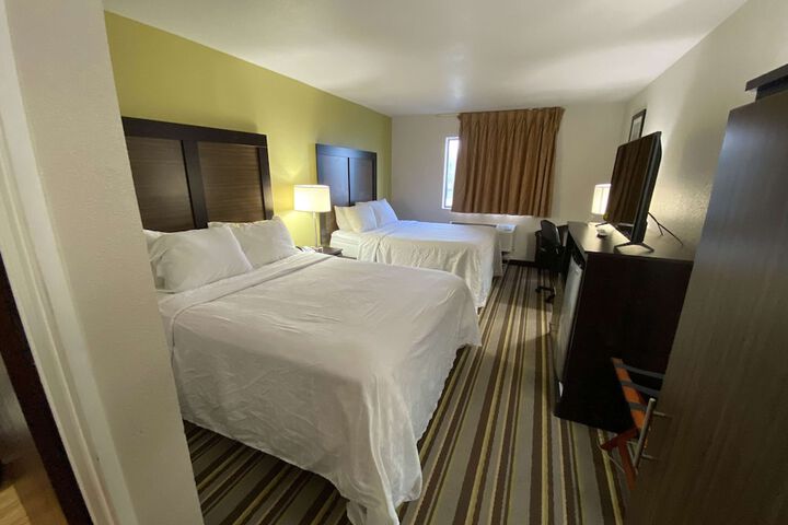 1 Queen Bed Micfridge (13 of 14)