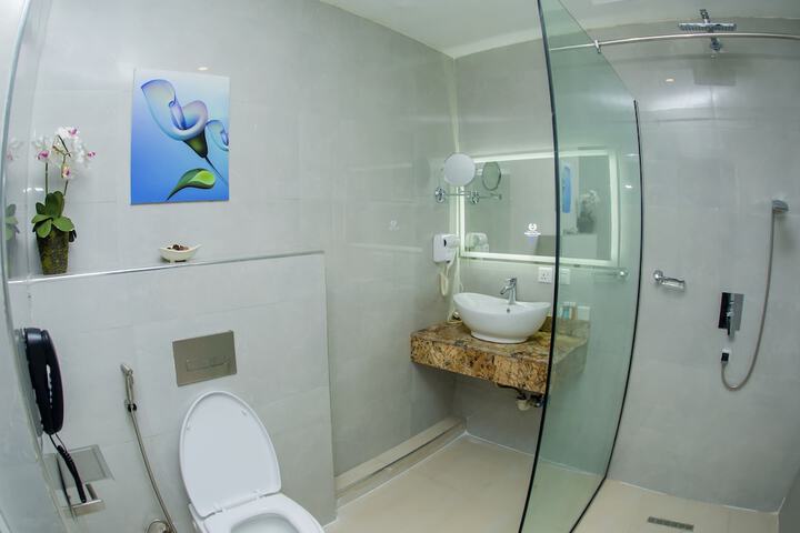 Room 7 of 11