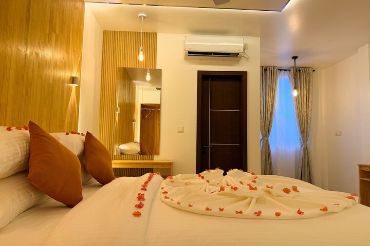 Room 8 of 11