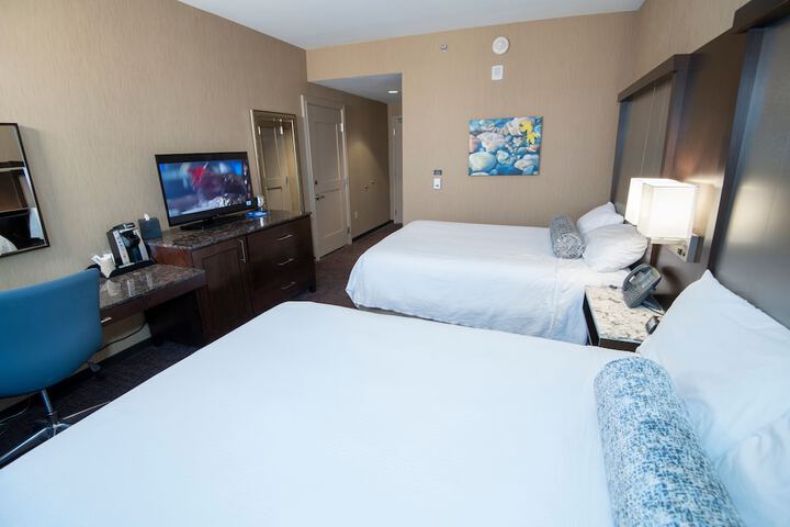 Deluxe 2 Queen Beds (1 of 3)