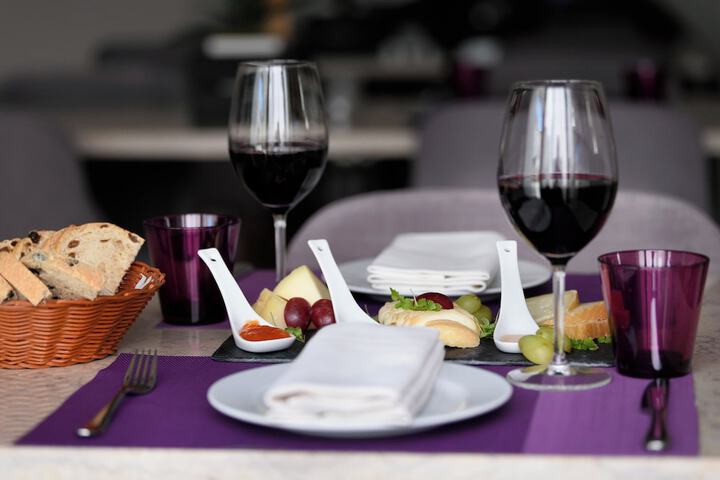 Dining 34 of 40