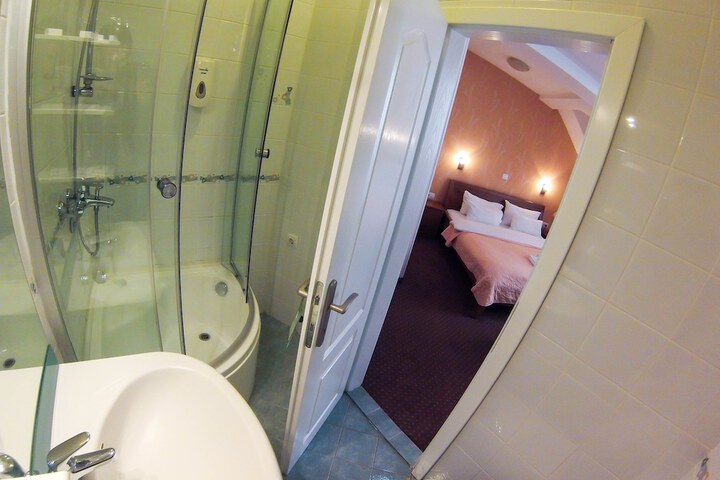 Room 47 of 64