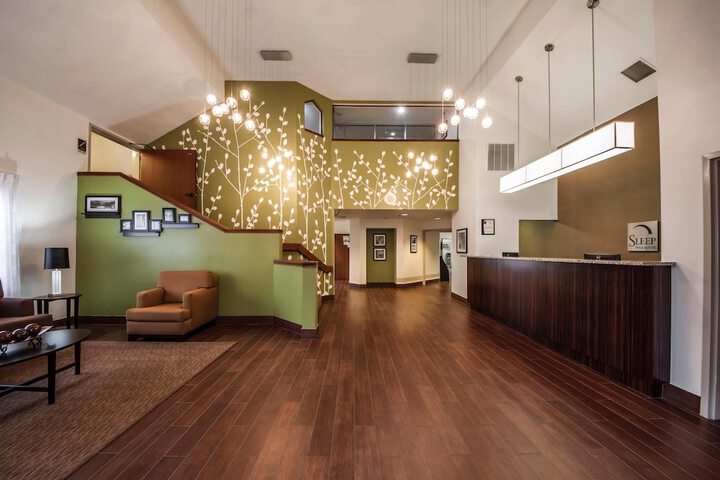 Entrance & Lobby