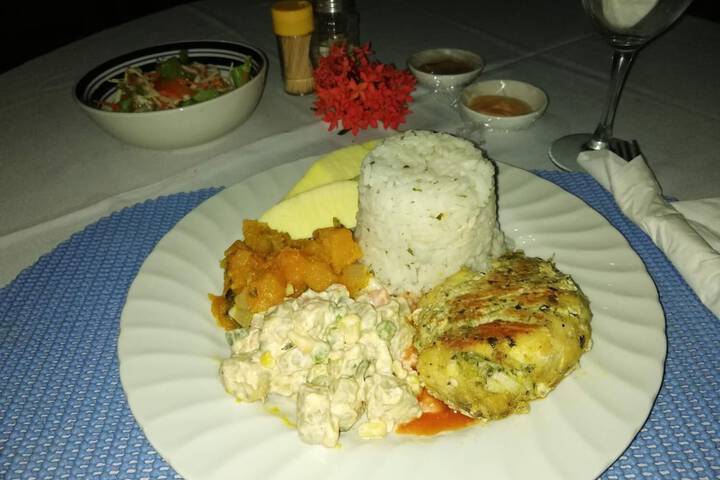 Dining 32 of 58