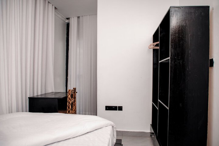 Room 7 of 18