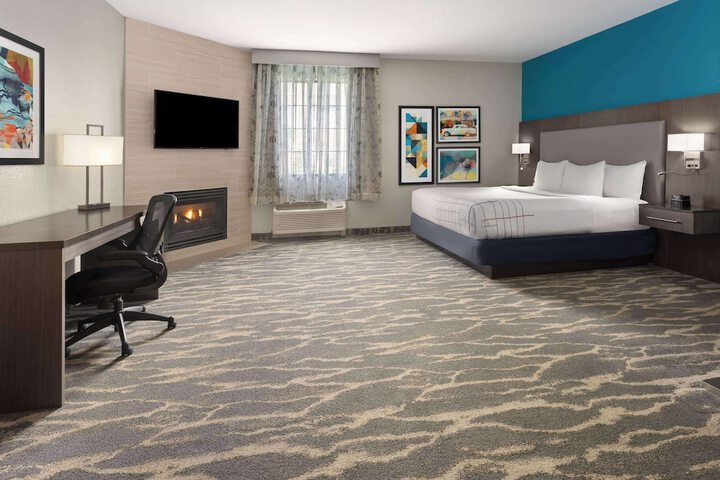 1 King Bed (5 of 23)