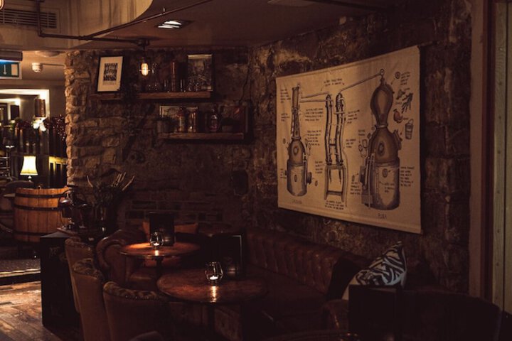 Lounge 77 of 85